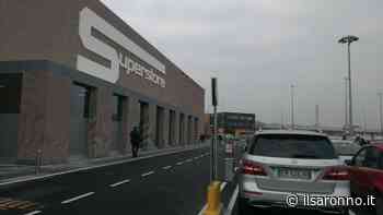 Nel posteggio dell'Esselunga di Saronno portafoglio pieno di banconote: trovato e restituito - ilSaronno