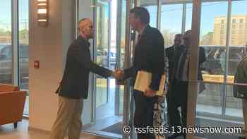 Gov. Youngkin tours Virginia Beach businesses, talks cutting taxes