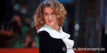 Berlinale-Eröffnung: Die Looks im Blitzlichtgewitter - DER STANDARD