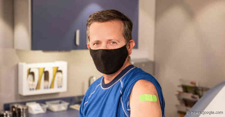 Waning 2-Dose and 3-Dose Effectiveness of mRNA Vaccines Against COVID-19–Associated Emergency Department and Urgent Care Encounters and Hospitalizations Among Adults During Periods of Delta and Omicron Variant Predominance — VISION Net - COVID-19