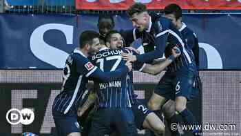 Spektakel in Bochum und Leverkusen, Wolfsburg und Gladbach siegen - DW (Deutsch)