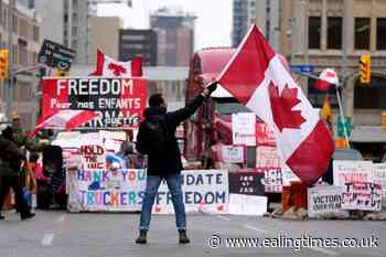 Police move in on protesters at key US-Canada border crossing - Ealing Times