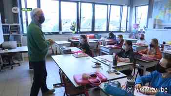 Gepensioneerde leerkrachten staan voor de klas in Bilzen - TV Limburg