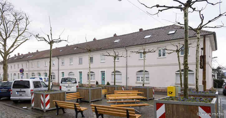 Pfaffengrunder Marktplatz:  Ist das Deko oder kann das weg?