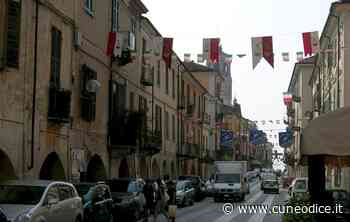 Deruba un fattorino nel centro di Fossano, lo “pizzica” la telecamera - Cuneodice.it - Cuneodice.it