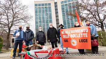 Modena. La protesta. Rifondazione contro Hera «Sta facendo affari d'oro speculando sui cittadini» - La Gazzetta di Modena