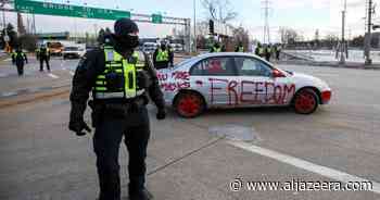 Canada police arrest holdout protesters at US-Canada bridge - Al Jazeera English