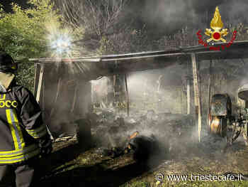 Deposito agricolo in fiamme all'alba di oggi: a fuoco un trattore - triestecafe.it