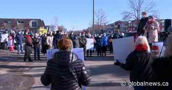 COVID-19: 100-plus people gather for pro-mandate protest in Saskatoon