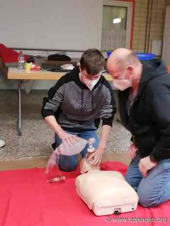 ▷ Rettungsschwimmer lernen Erste Hilfe - Eppingen.org