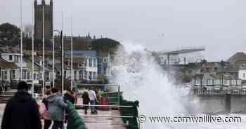 Big waves in Cornwall: Photos show Penance promenade being battered in bad weather - Cornwall Live