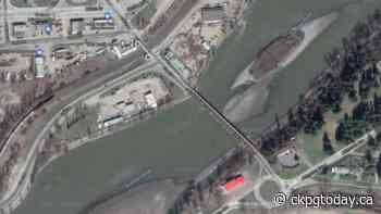 Johnston Bridge Loop closes due to flooding and ice buildup along Quesnel River - CKPGToday.ca