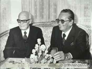 Sandro Pertini al funerale del macellaio delle Foibe Josip Broz Tito: "con te perdo un amico" - Grandeinganno