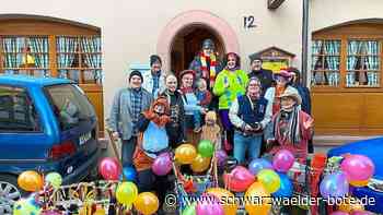 Fasnet in Schiltach - Narrenblättle an den Mann gebracht - Schwarzwälder Bote