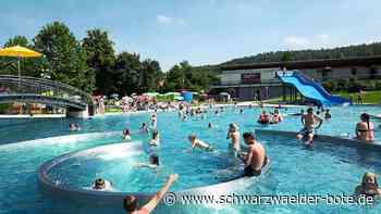 Projekt »Bäderleben«: DLRG Neuhengstett hilft beim Befüllen des Datenbeckens