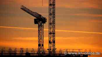 Tonnenschwerer Baukran nahe Würzburg fällt um und erschlägt Mann
