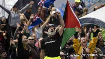 Corona-Proteste in Neuseeland: Mit „Macarena“ in Dauerschleife gegen Impfgegner