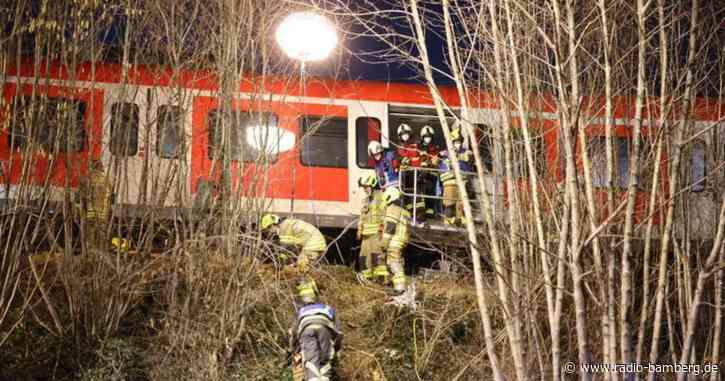 Ein Toter und viele Verletzte bei S-Bahn-Zusammenstoß