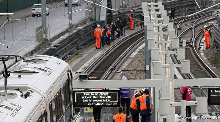 Passengers evacuated from an Elizabeth line train in test operation
