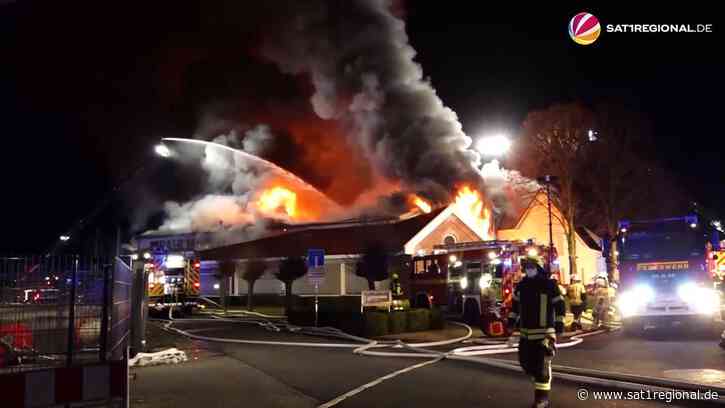 VIDEO | Millionenschaden nach Großbrand in Tischlerei in Steinfeld - SAT.1 REGIONAL - Sat.1 Regional