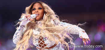Fans are loving Mary J. Blige's dramatic exit from nostalgic Super Bowl halftime show