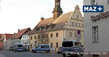 Massive Polizeipräsenz verhindert Aufzug von Gegnern der Corona-Politik in Bad Belzig - Märkische Allgemeine Zeitung