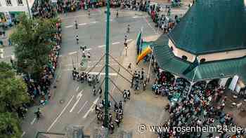 Prien veranstaltet traditionelles Maibaumaufstellen