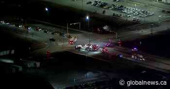 Crash on 114 Avenue S.E. sends 2 to hospital: Calgary police - Global News