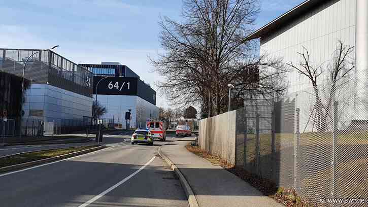 Daimler-Werksgelände in Sindelfingen: Polizei stoppt Kleinbus - SWR