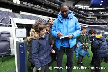 Ledley King surprises kids on Tottenham Hotspur stadium tour