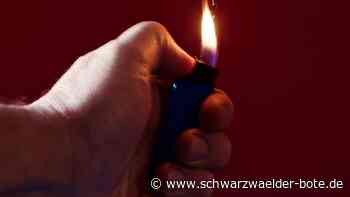 Polizei sucht Zeugen: Auto brennt in Nagold lichterloh