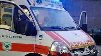 Ciclista si schianta contro un furgone, in codice giallo al San Martino - GenovaToday