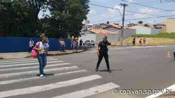 Oficiais da Guarda Civil de Capivari auxiliam alunos na entrada e saída das escolas - Prefeitura de Capivari