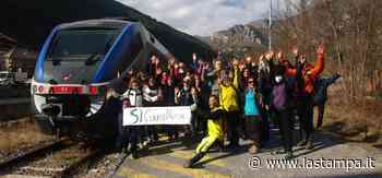 Flash-mob per sostenere la ferrovia Cuneo-Nizza - La Stampa
