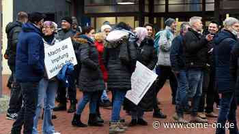 Corona-Spaziergang auch in Plettenberg: 170 Teilnehmer in der Innenstadt - Meinerzhagener Zeitung