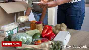 Pop-up pantries provide half-term food for families - BBC News