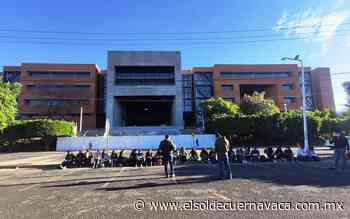 Retrasos desplazan a los estudiantes en la UAEM - El Sol de Cuernavaca
