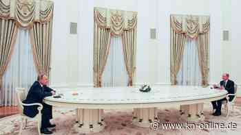 Putins langer Tisch sorgt für Diskussionen: Jetzt meldet sich der Hersteller zu Wort