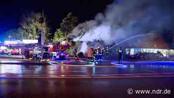 140.000 Euro Schaden: Fachwerkhaus in Celle brennt - NDR.de