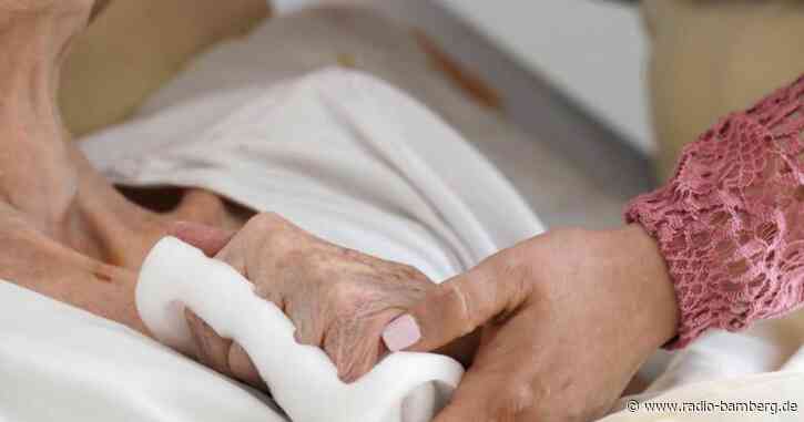 Krankenkasse: Pflegenotstand in Bayern größer als erwartet