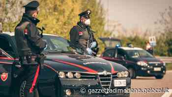 Carpi, ha il braccialetto elettronico, evade di casa. Suona l'allarme e viene arrestato - Gazzetta di Modena