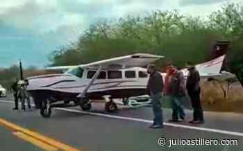 [VIDEO] ¡Aterrizaje forzoso! avioneta sorprende en carretera Cerritos-Rioverde (nota de OEM-Informex) julioastillero.com - Julioastillero