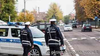 Maranello. Per evitare posto di blocco rischia di investire un vigile, poi tenta la fuga - La Gazzetta di Modena