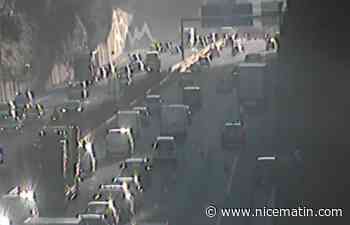 Le trafic sur l'A8 totalement saturé après un accident entre quatre voitures dans les Alpes-Maritimes