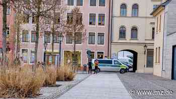 Polizei zeigt nach tödlicher Messerattacke mehr Präsenz auf dem Arsenalplatz in Wittenberg - Mitteldeutsche Zeitung