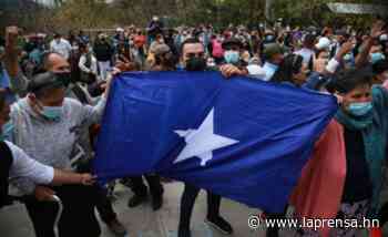 Video: Disturbio entre nacionalistas y libres en las afueras de la CSJ durante audiencia de Juan Orlando Hernández - La Prensa de Honduras