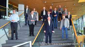Gutachterausschuss Balingen - Elf Bürgermeister bei großer Vertragsunterzeichnung - Schwarzwälder Bote