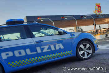 La Polizia stradale di Modena intercetta un'auto rubata al casello di Valsamoggia. Denunciato il conducente - Modena 2000