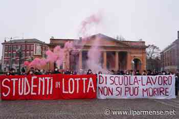 Parma, gli studenti scendono in piazza per alternanza scuola-lavoro e maturità - Luca Galvani