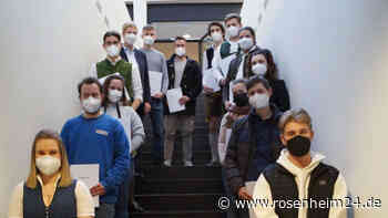 „Dabei sein ist alles“: Berufsschule 1 Rosenheim gratuliert über 100 Absolventen